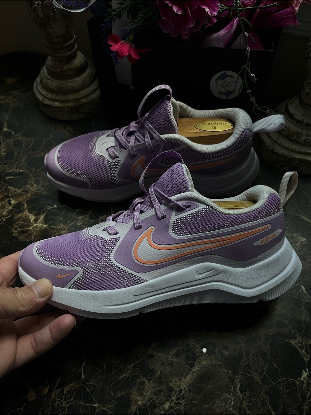 Nike Cosmic Runner
Athletic/Lifestyle Shoes
Size 4 Youth/5.5 Women